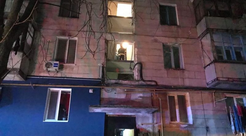 В результате взрыва в жилом доме Кишинева пострадала женщина и двое ее детей