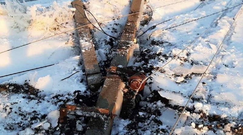 В Молдове ряд сел остались без электричества. Провода оборвались под тяжестью льда
