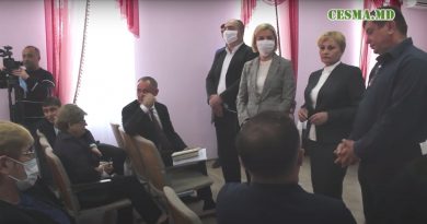 (Видео) “Прессу прошу удалиться”. Как Ирина Влах отказалась общаться с советниками села Чишмикиой при камерах