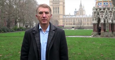 (Видео) Объявленный в розыск экс-депутат парламента Молдовы Константин Ботнарь хочет, чтобы его допросили в Лондоне