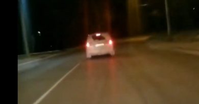 (Видео) В Кишиневе пьяный водитель пытался скрыться от полиции. Оказалось, что он находится в розыске