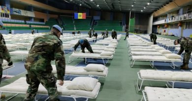(Фото) В легкоатлетическом манеже Кишинева обустраивают центр приема беженцев