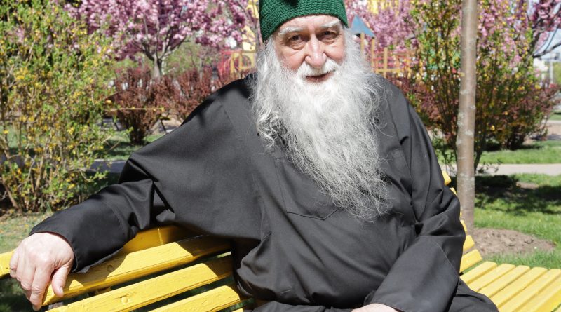 История монаха из США, который выучил гагаузский язык читая журнал “Ana sözü” в интернете и просматривая передачи на общественном канале