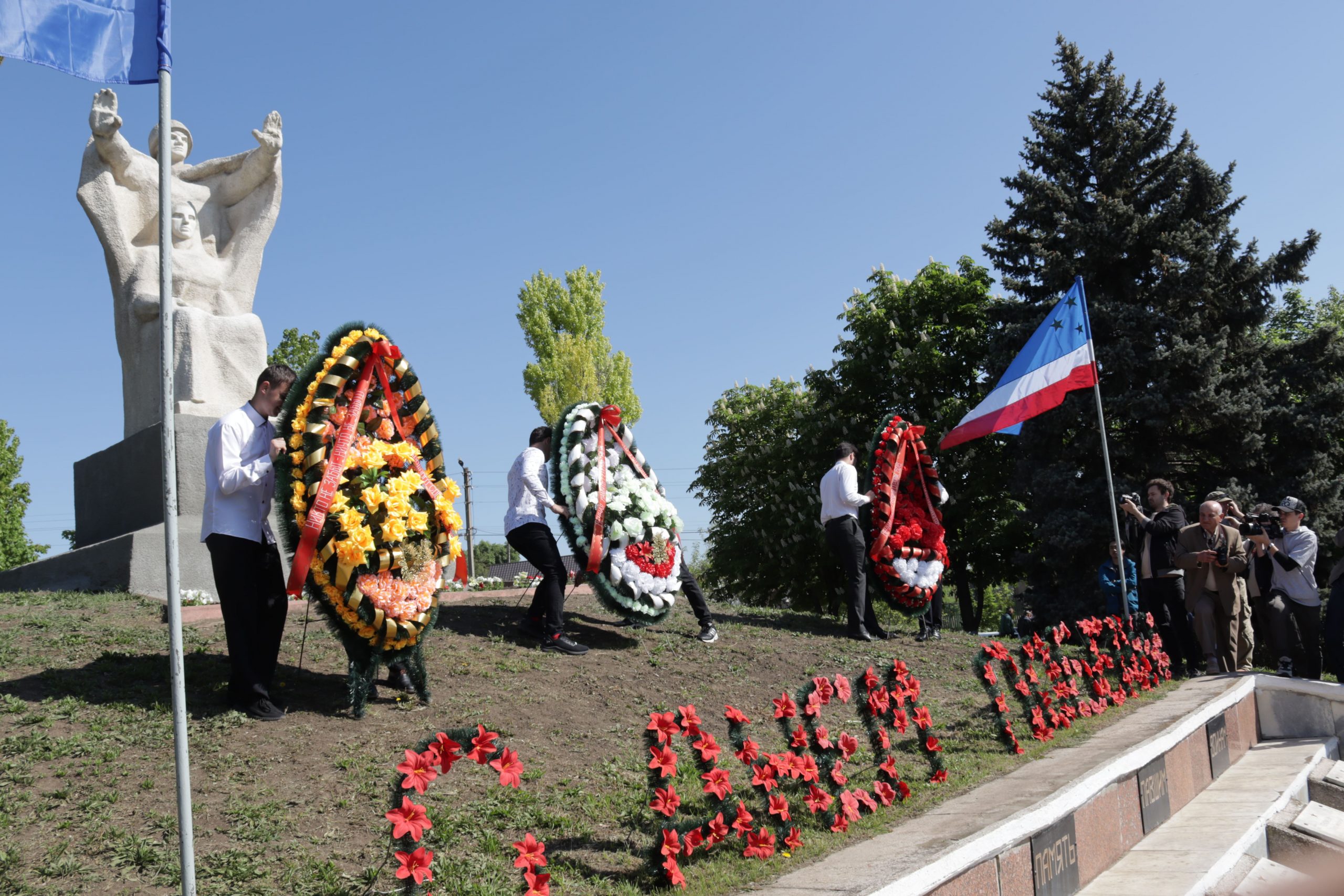 День комрата. День Победы в Комрате. 9 Мая Комрат. Комрат памятник. Аллея славы Комрат.