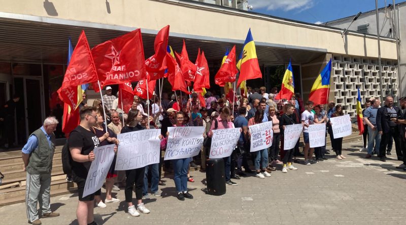 В Кишинёве одновременно проходят два протеста. Чего требуют протестующие?