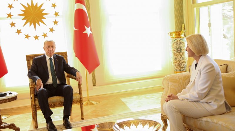 Ирина Влах встретилась в Стамбуле с Реджеп Тайип Эрдоганом и пригласила его на открытие спорткомплекса в Комрате