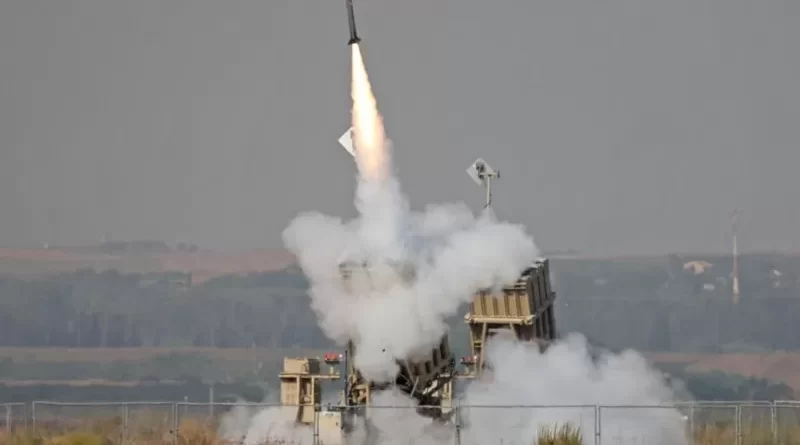 Из сектора Газа по Израилю было запущено около 200 ракет. Большинство из них перехватили системы ПВО