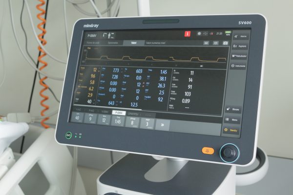 Молдавские больницы получили 15 новых аппаратов ИВЛ
