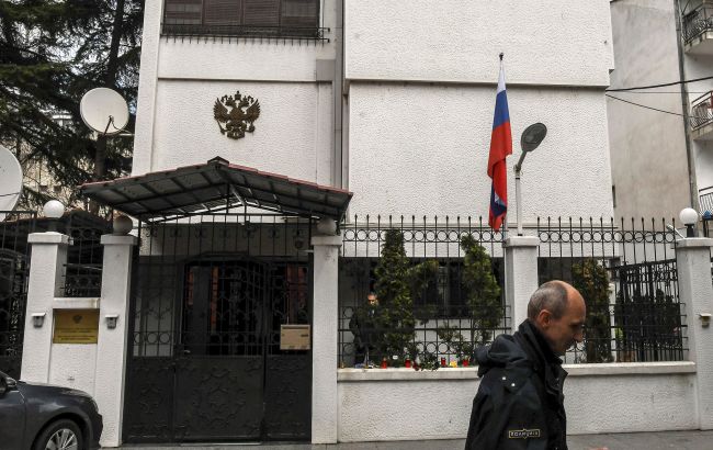 СМИ: Спецслужбы РФ установили почти 200 антенн на посольствах России в Европе