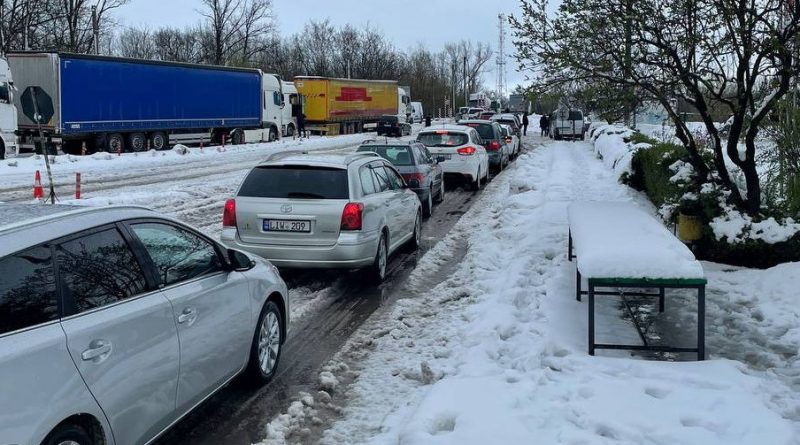 Из-за непогоды некоторые КПП на границе с Румынией временно не работают