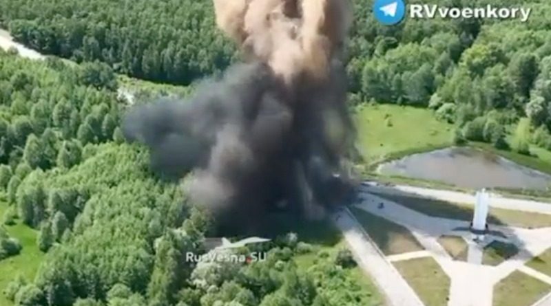 Россияне взорвали дорогу на границе РФ и Черниговской области Украины